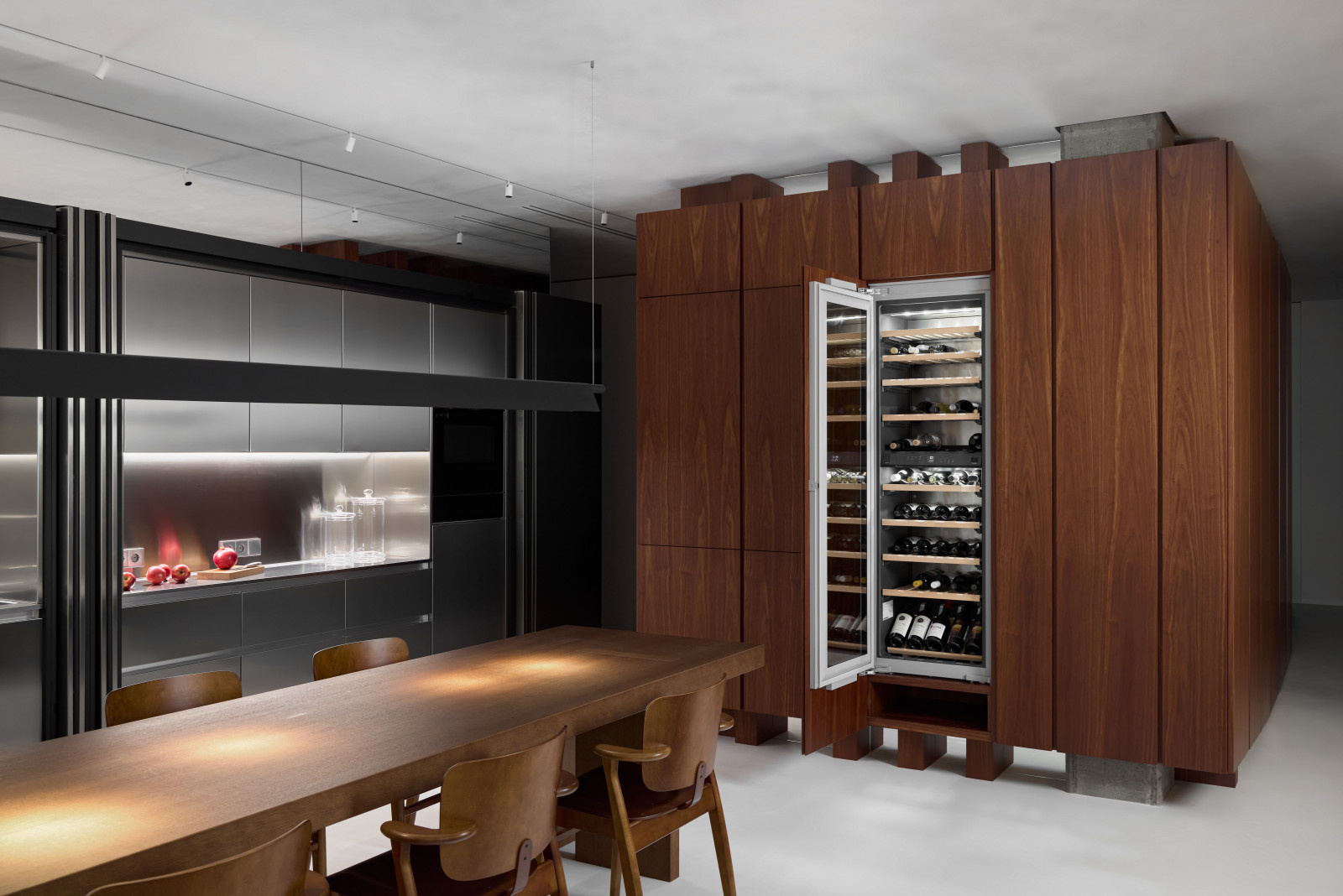 Кухня в металле