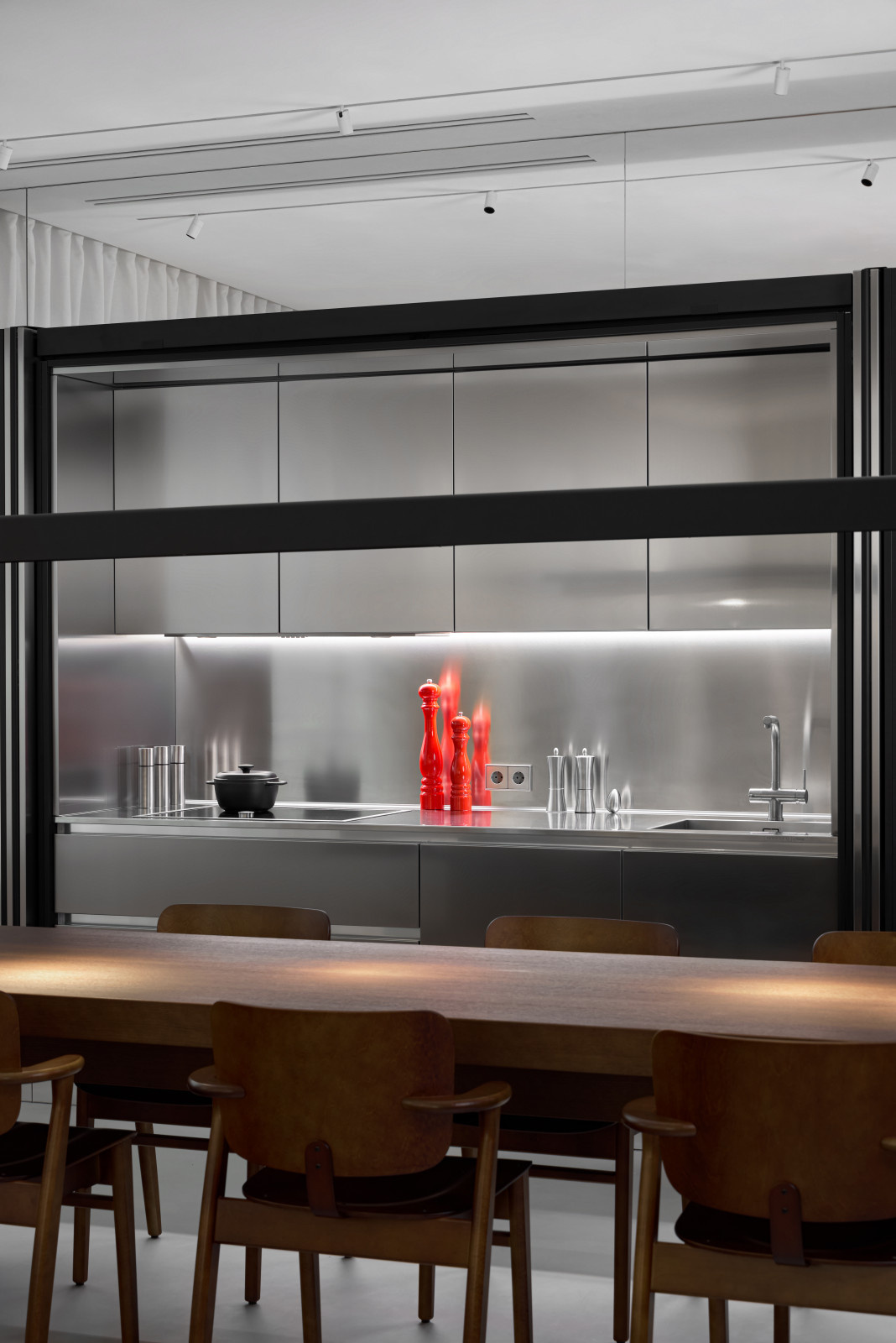 Кухня в металле