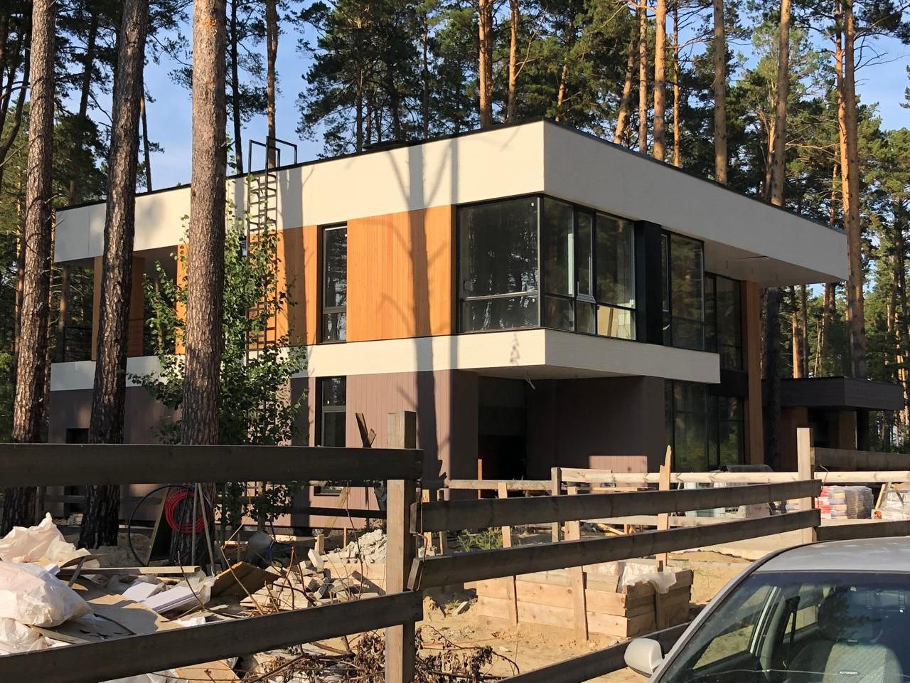 Большой загородный дом