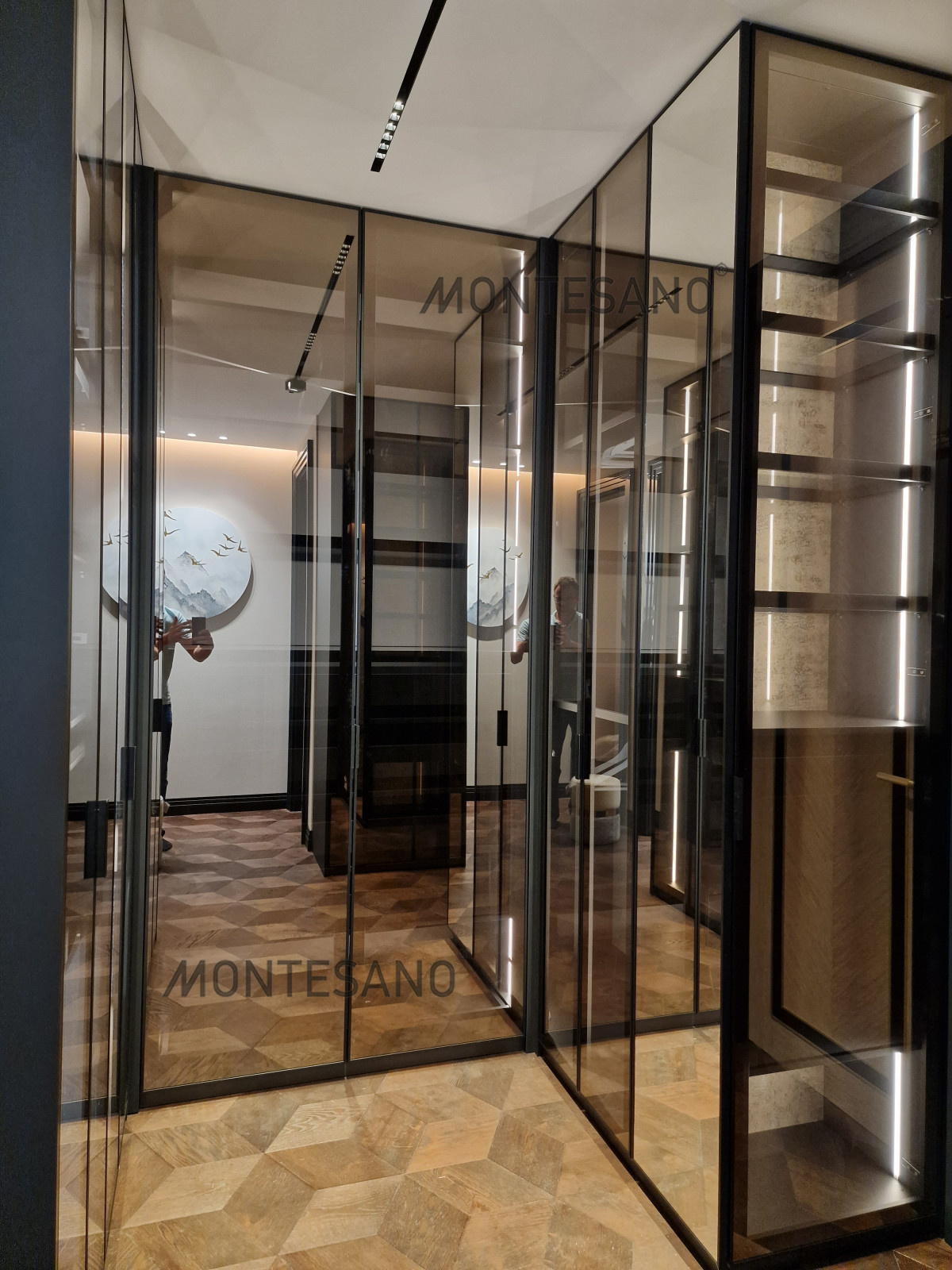 Стеклянный гардероб