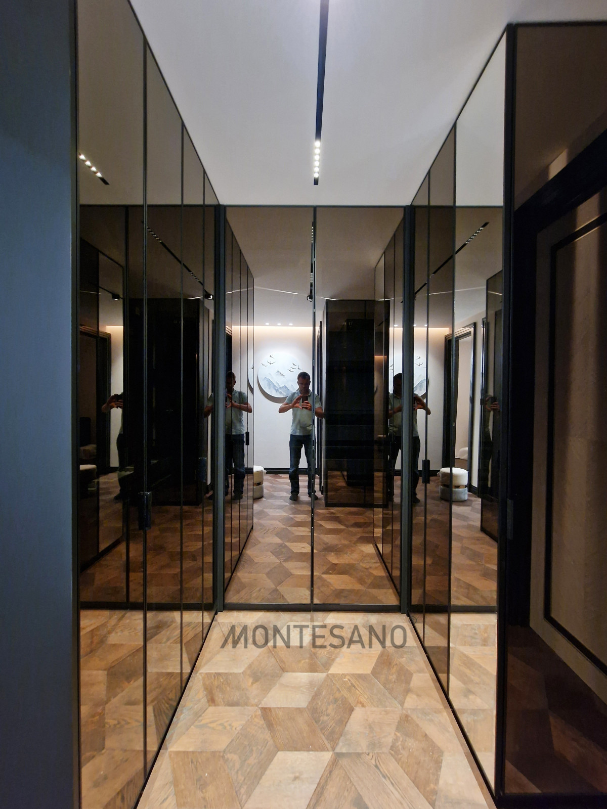 Стеклянный гардероб