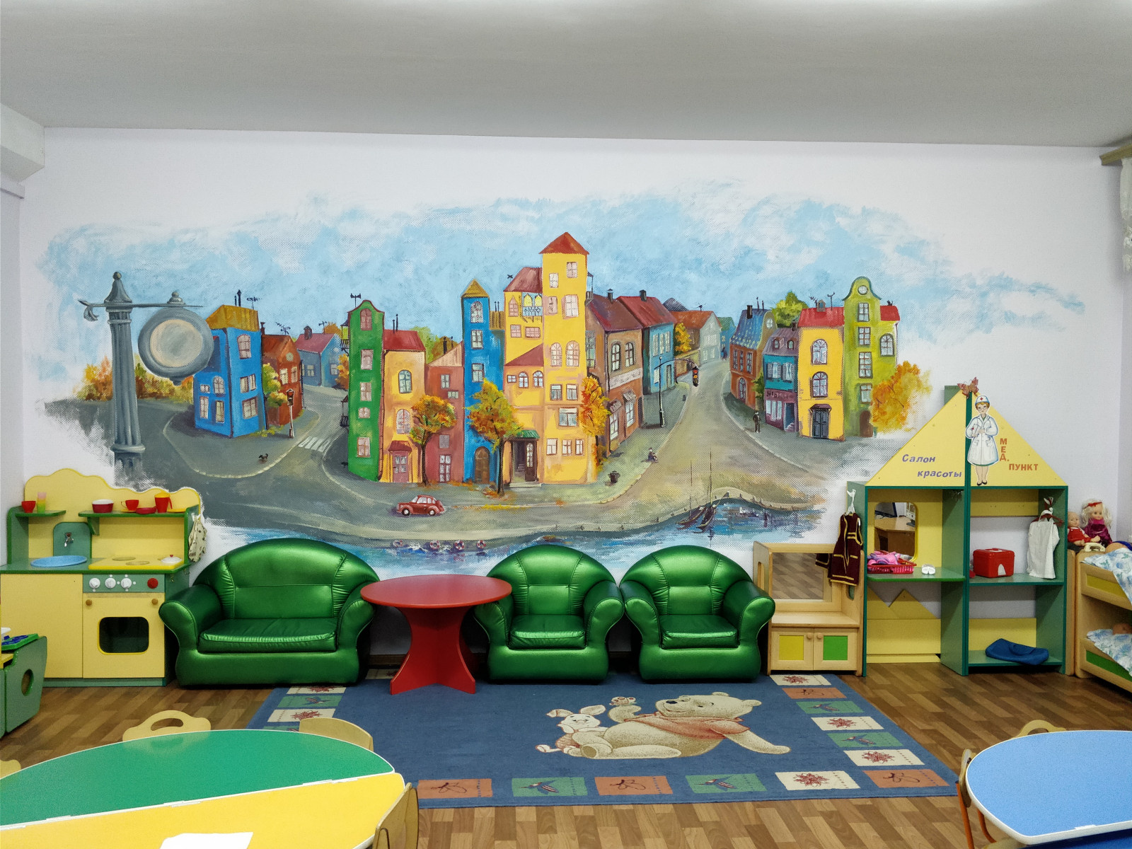 Роспись стены в детском саду