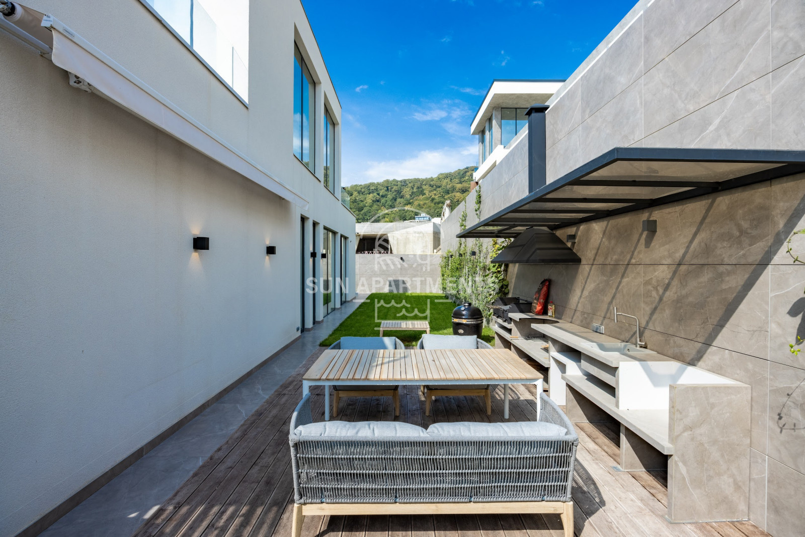 Реализация: Дом 600 м.кв в г.Сочи