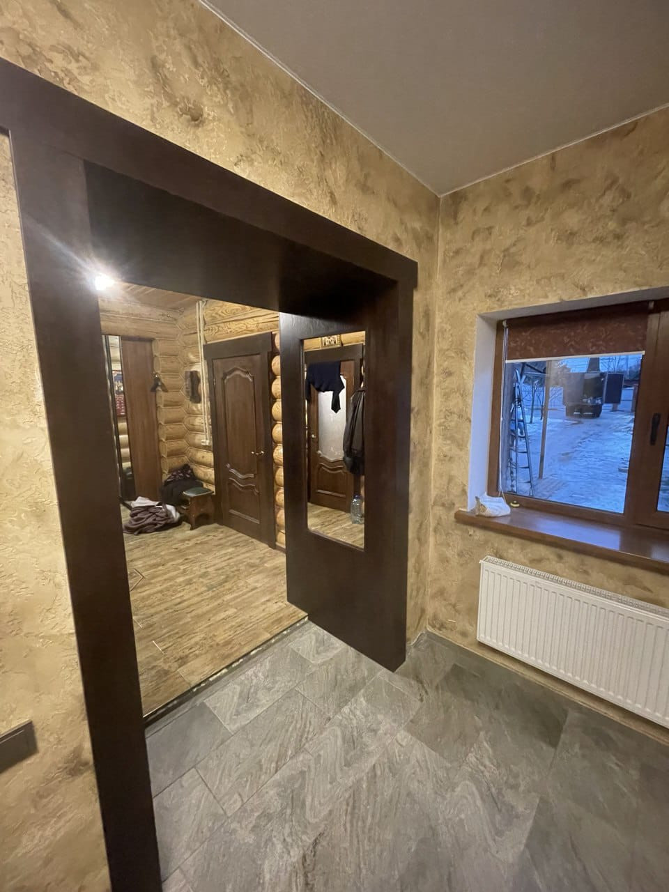 Нестандартные обрамления проемов в загородном доме