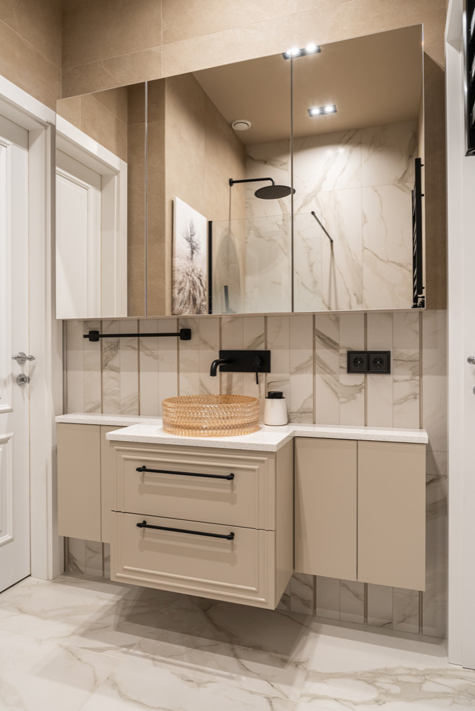 Белая кухня-гостиная в лучших традициях