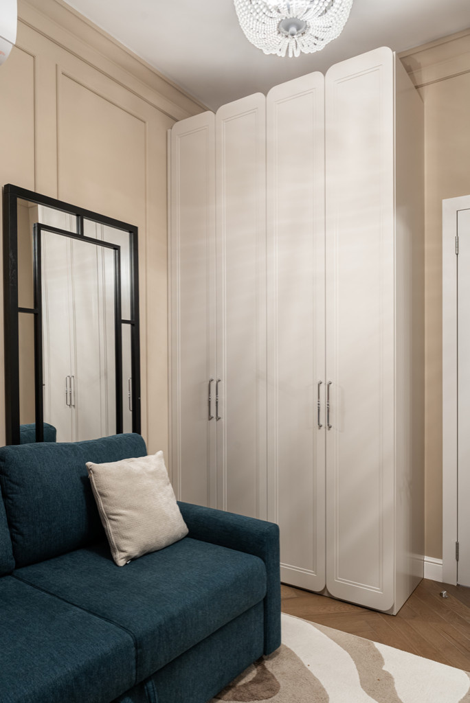 Белая кухня-гостиная в лучших традициях