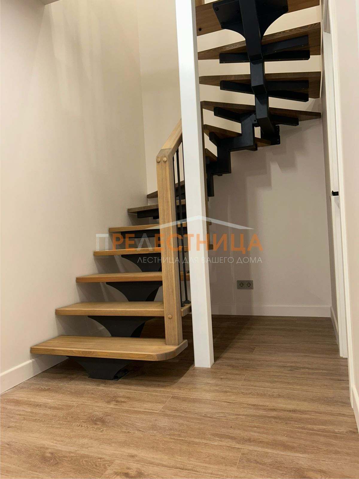 Лестница на центральном косоуре Ассоль-57