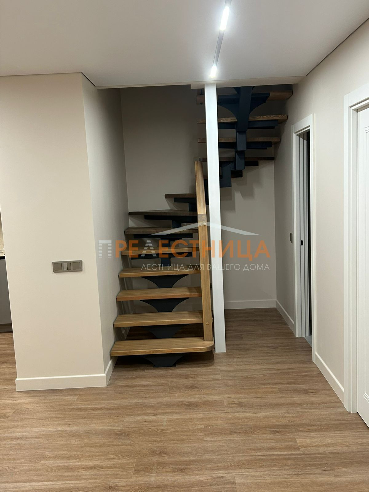 Лестница на центральном косоуре Ассоль-57