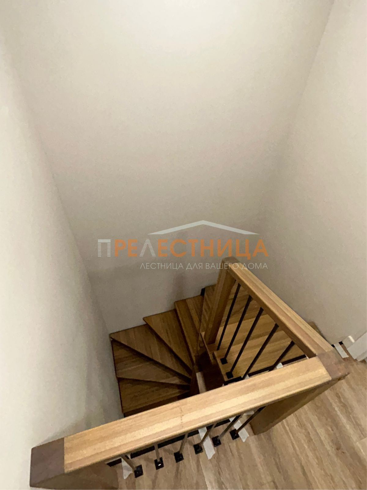 Лестница на центральном косоуре Ассоль-57