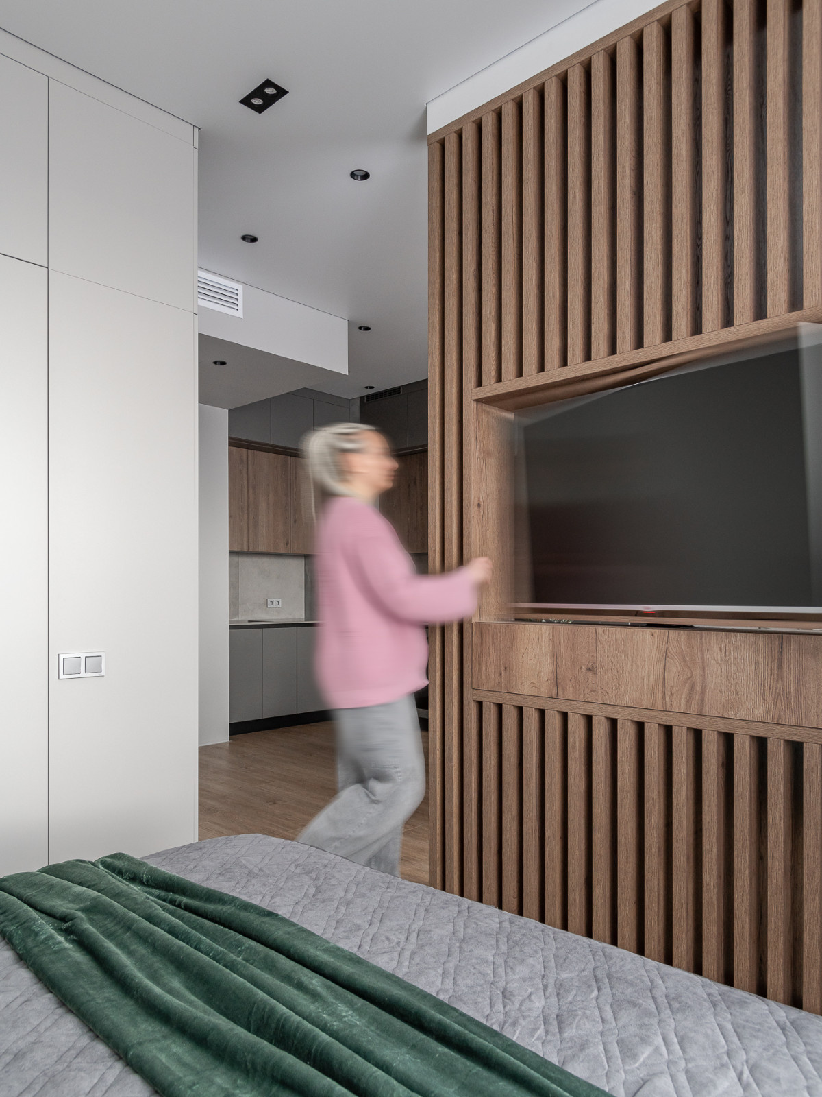 поворотная тв зона