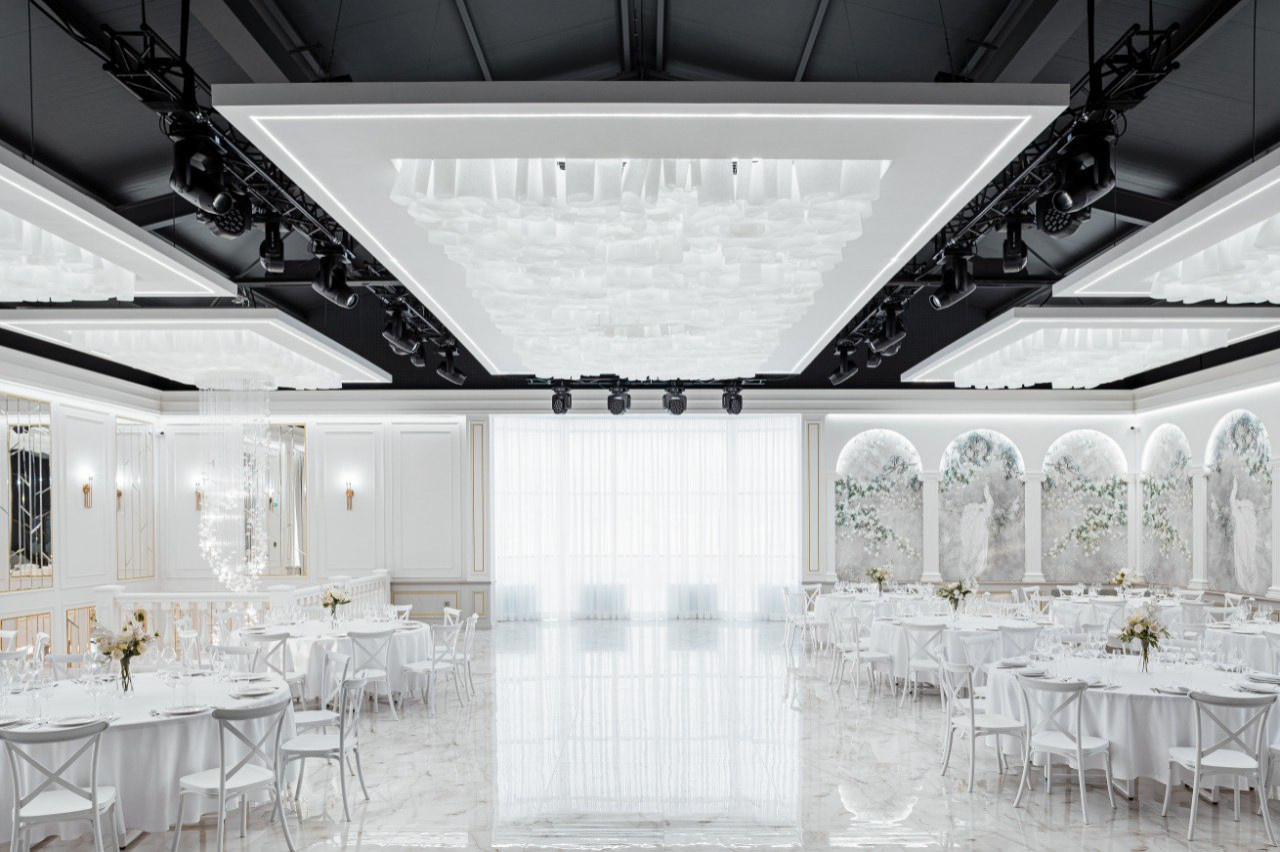 Изящный декоративный потолок в сердце Якутска