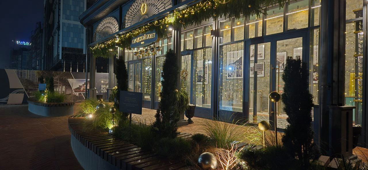 Озеленение и новогодний декор территории возле Бювета в Светлогорске