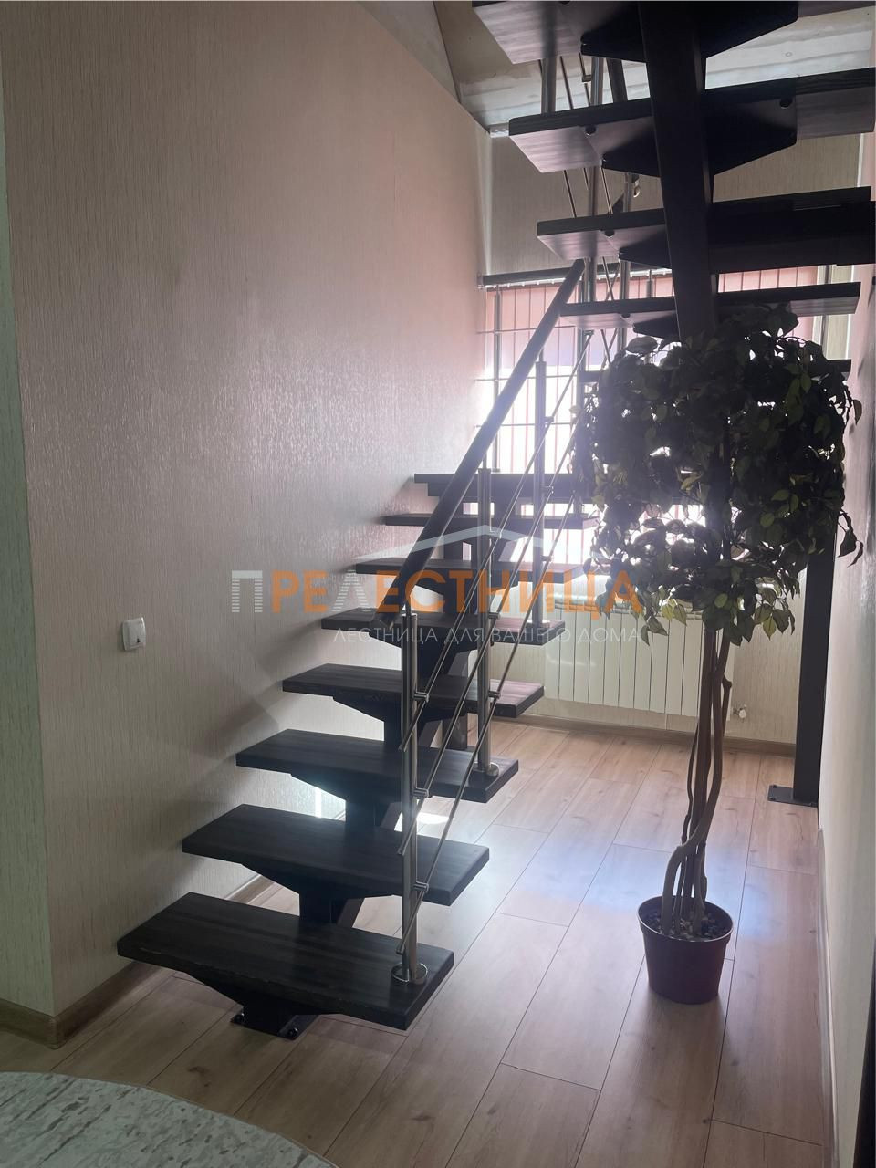 Лестница на центральном косоуре Ассоль-59