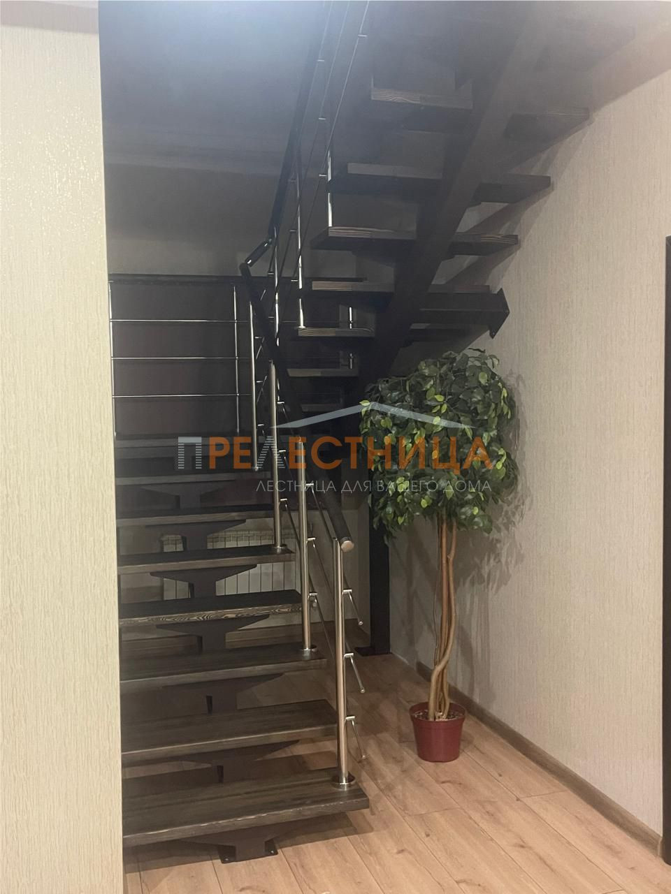 Лестница на центральном косоуре Ассоль-59