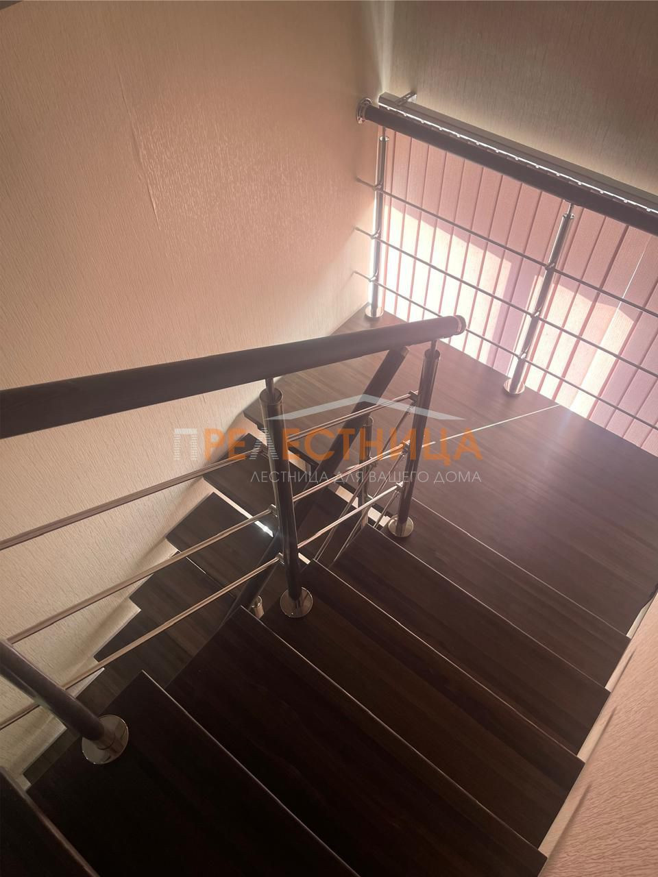 Лестница на центральном косоуре Ассоль-59