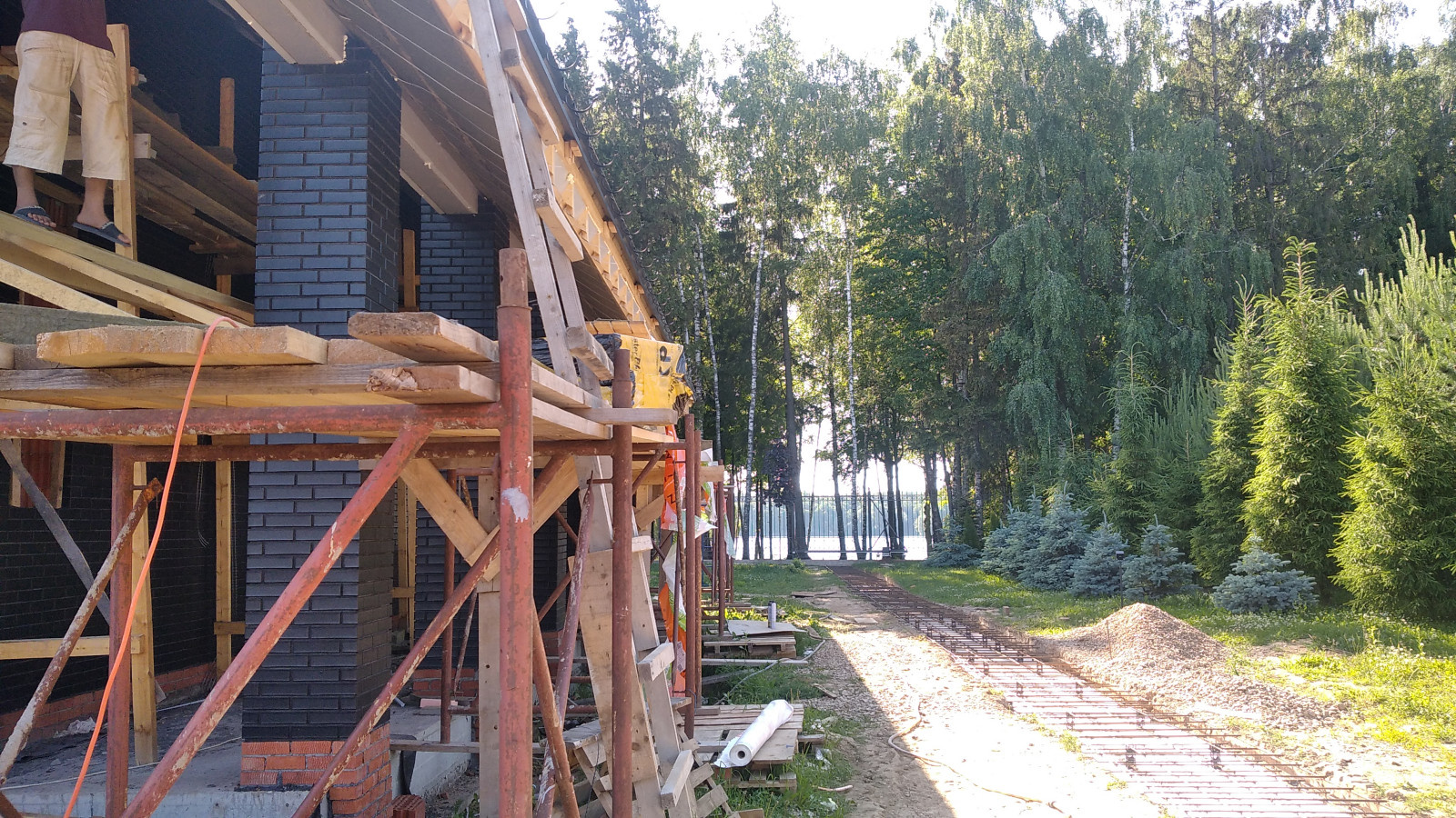 Отделка лиственницей загородного дома в КП «Можайское Море»