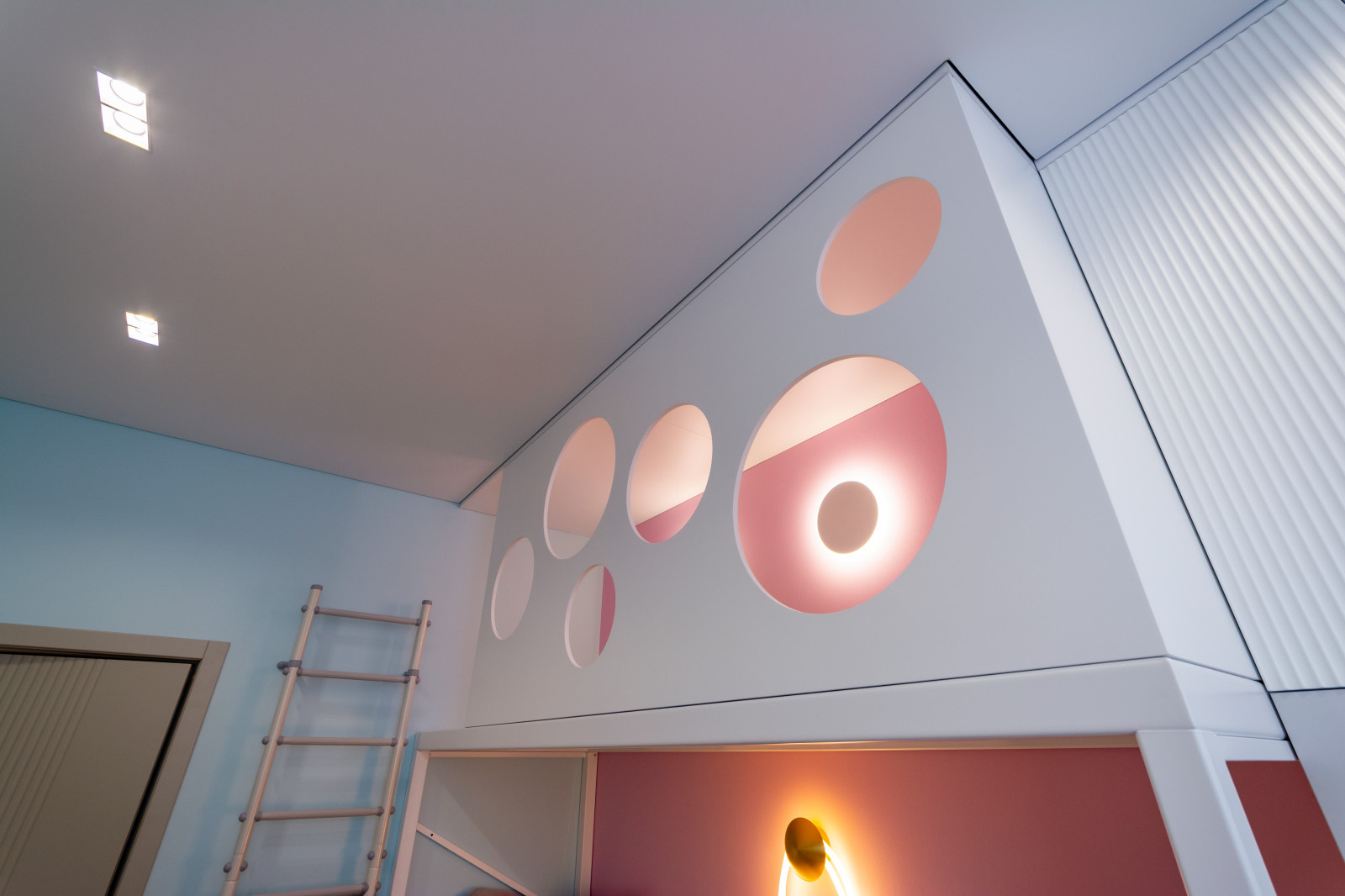 Московский, 183