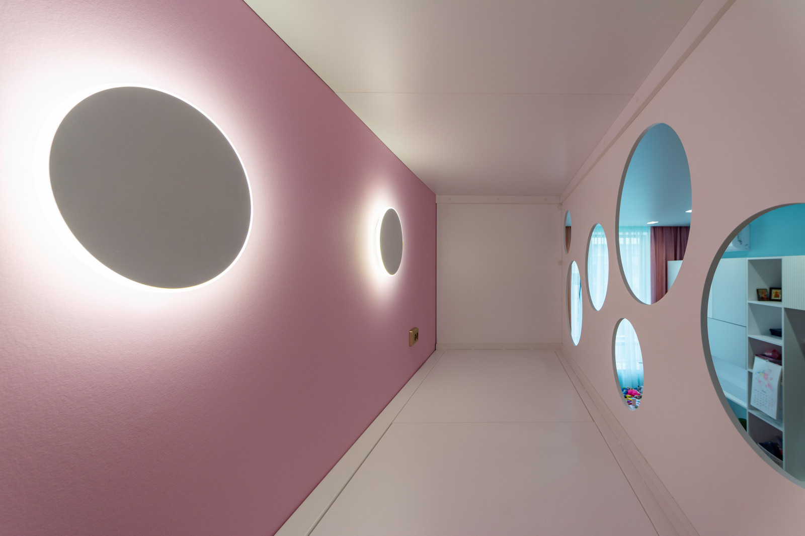 Московский, 183