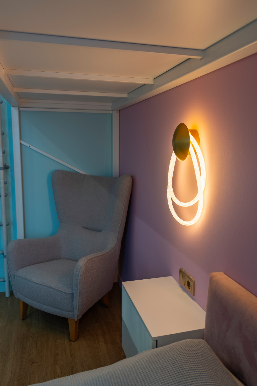 Московский, 183