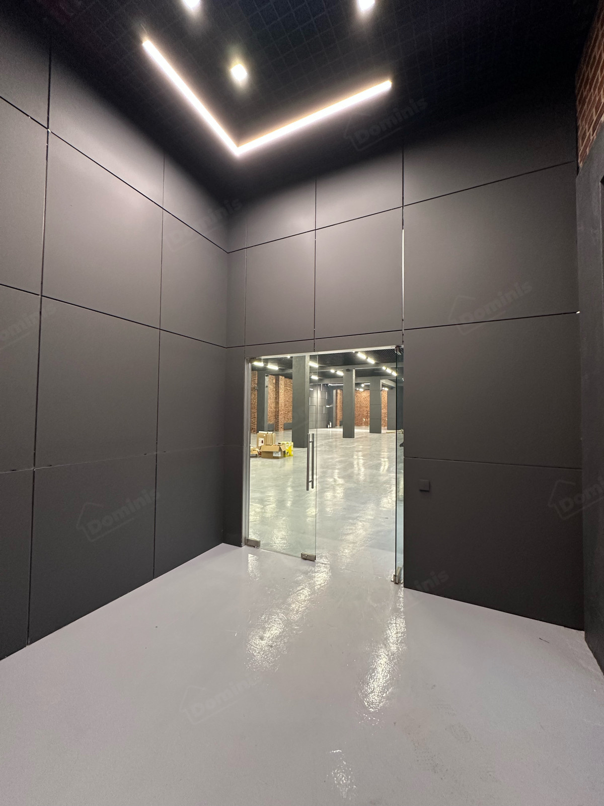 Меблировка автосалона на Васильевском острове