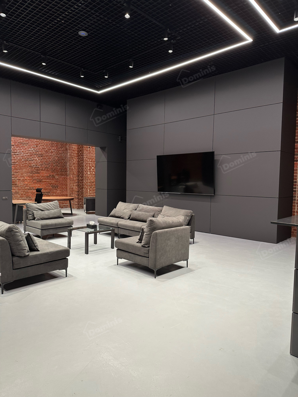 Меблировка автосалона на Васильевском острове