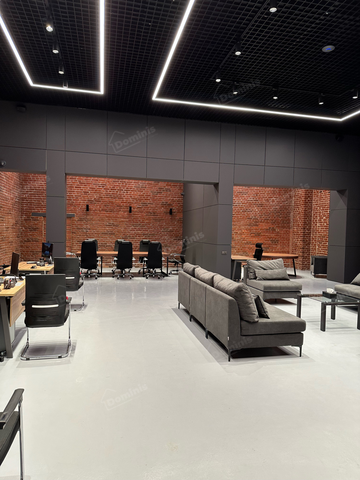 Меблировка автосалона на Васильевском острове