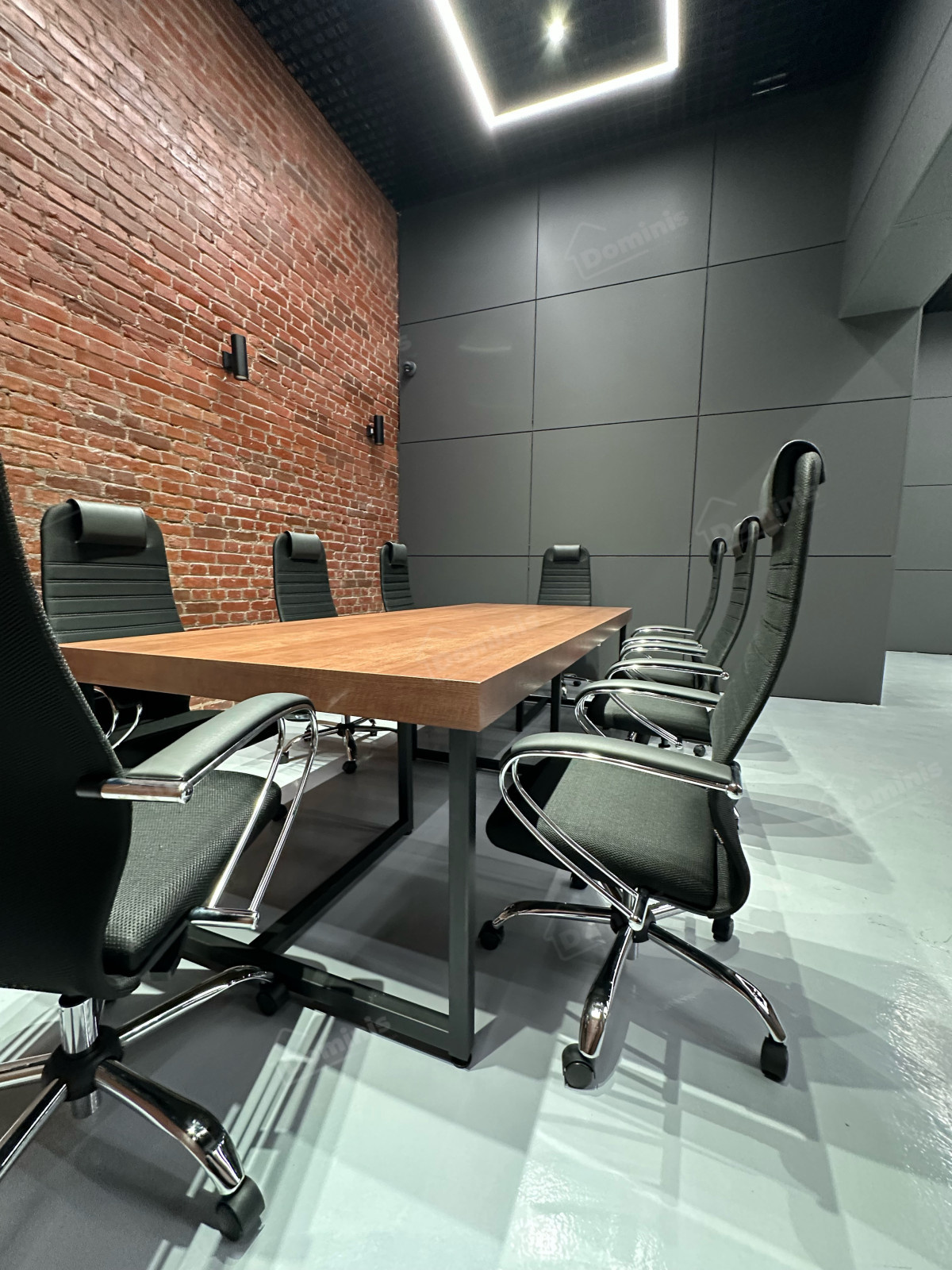 Меблировка автосалона на Васильевском острове