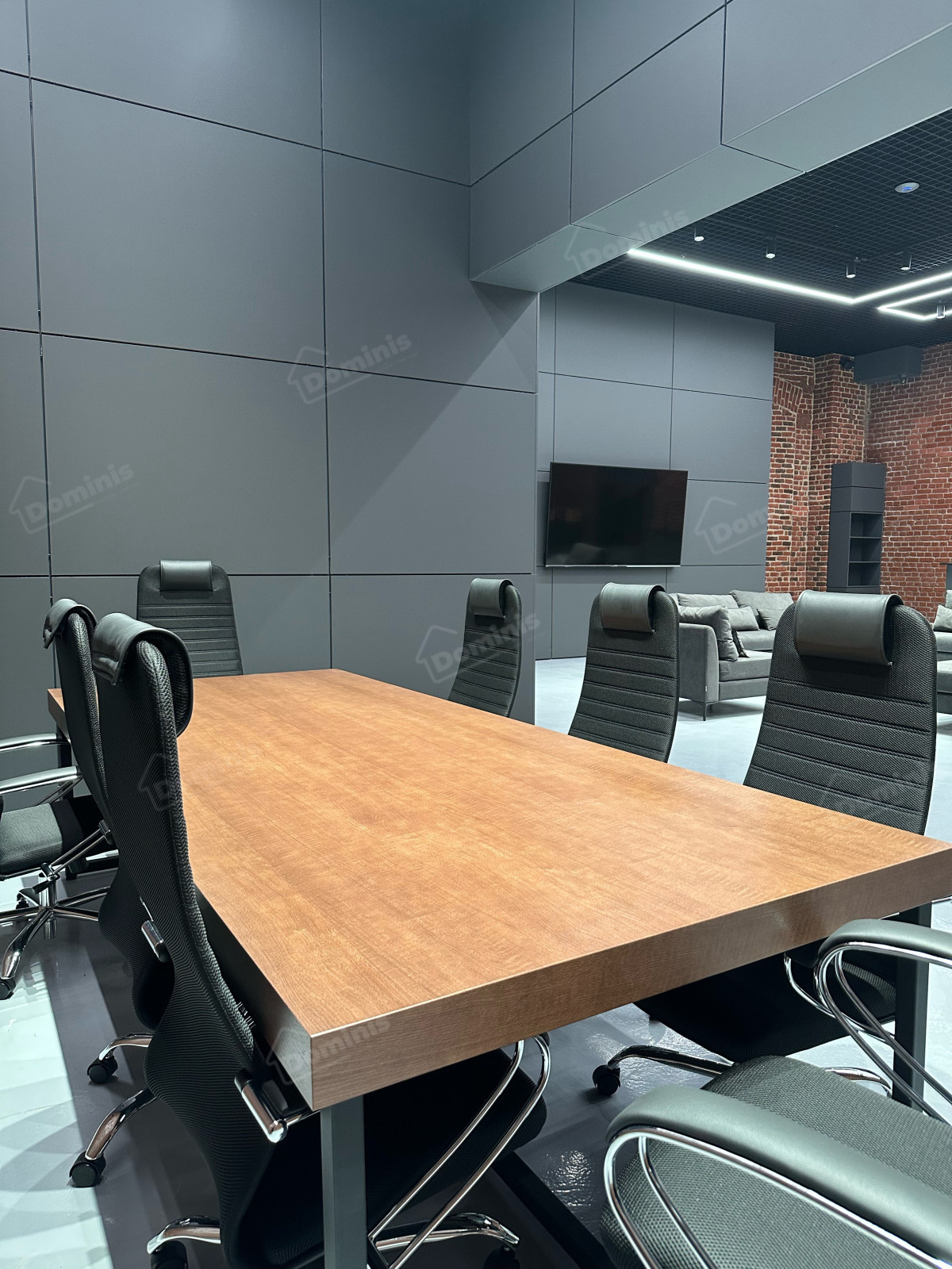 Меблировка автосалона на Васильевском острове