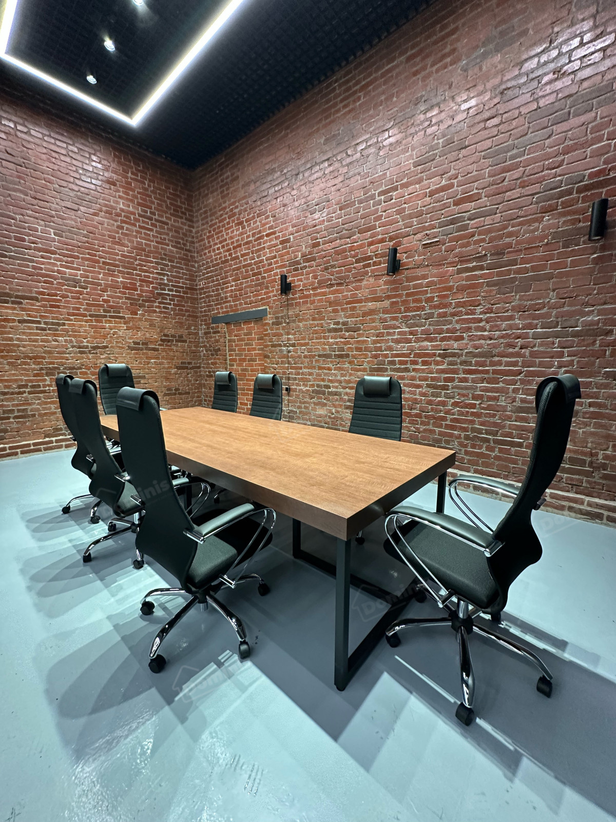 Меблировка автосалона на Васильевском острове