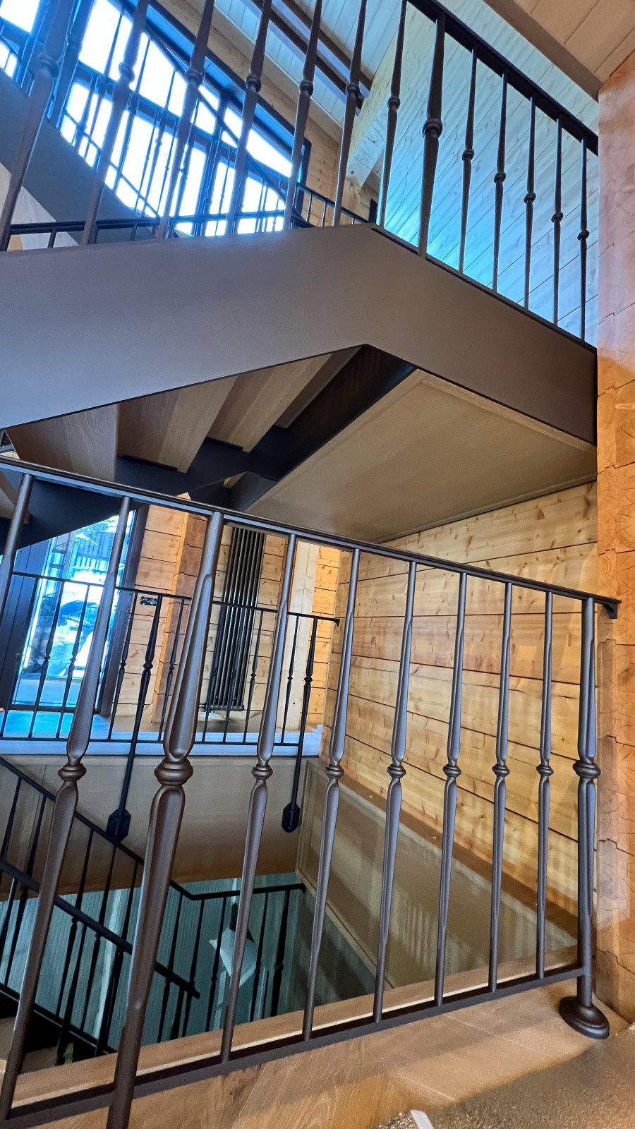 Лестницы с кованым ограждением