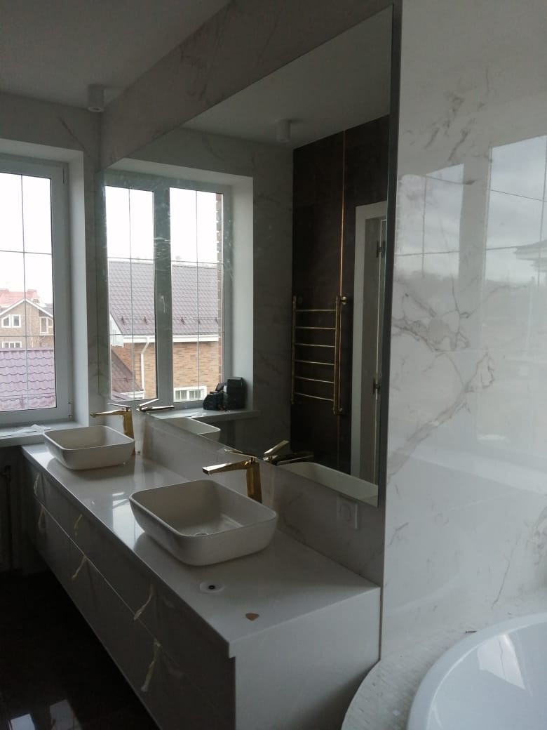 Зеркало с летящей подсветкой