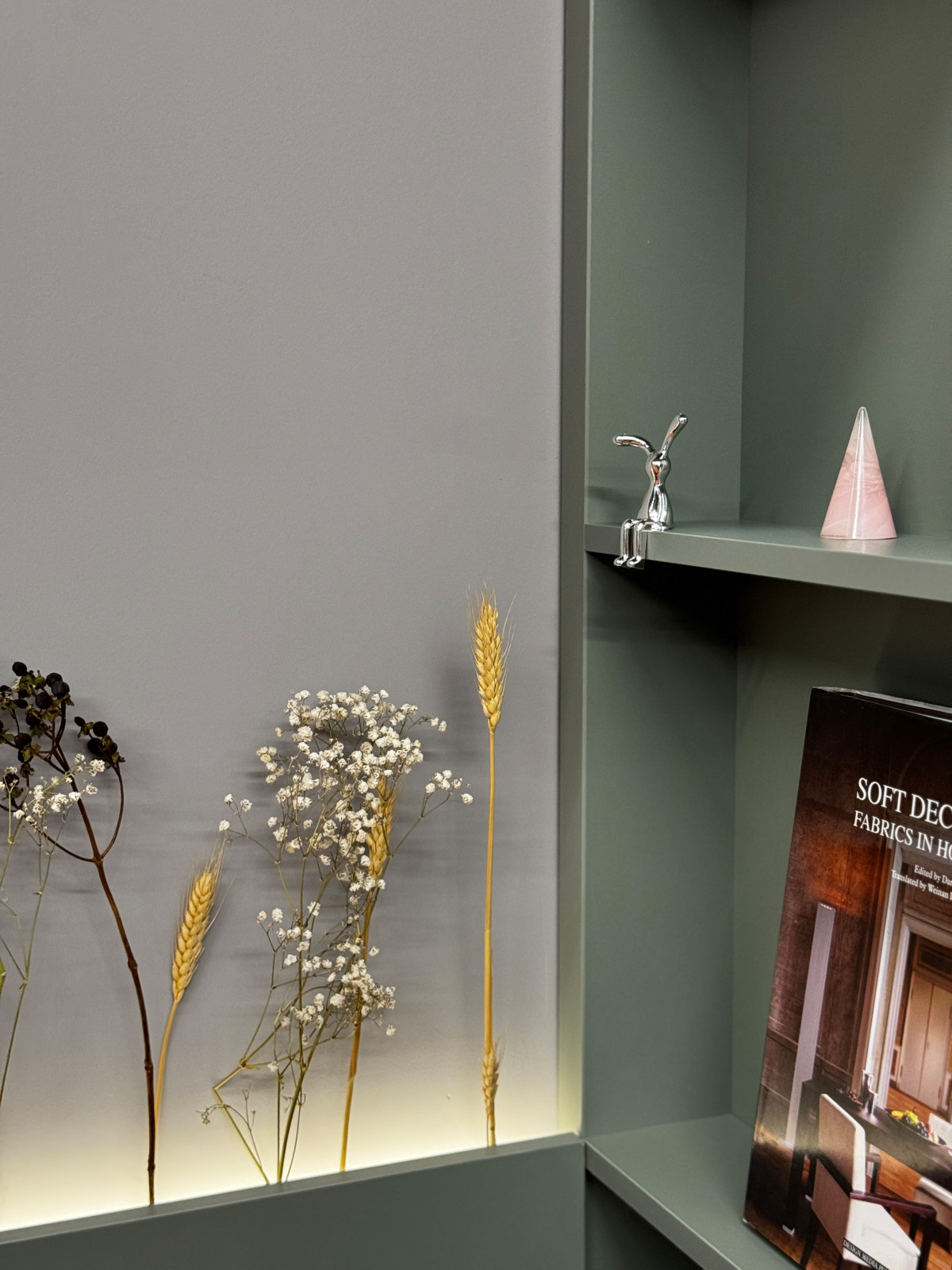 П-образный шкаф в шоуруме