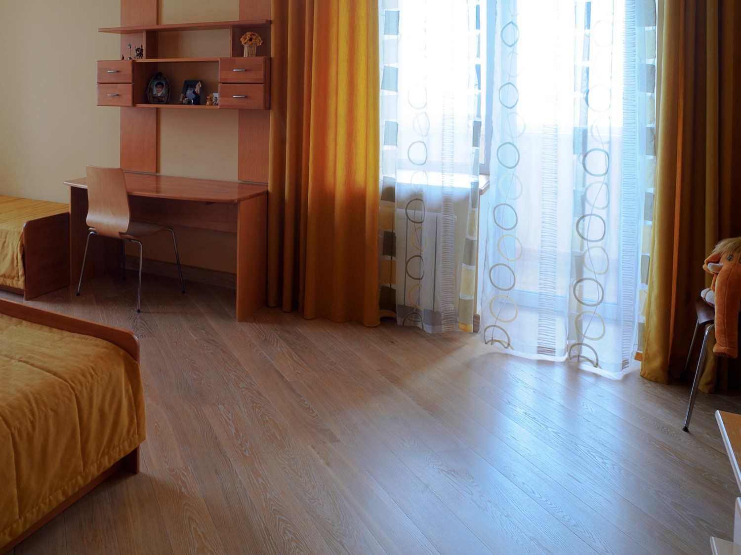 Паркетная доска из массива дуба Tantum Quercus в интерьере (квартира)