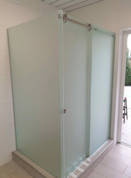Душевые ограждения с раздвижными створками