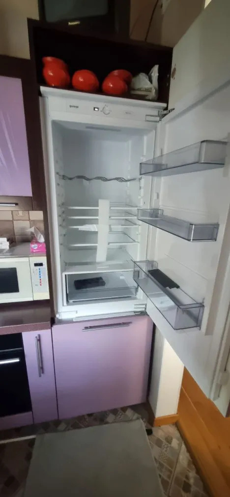 Установка холодильника