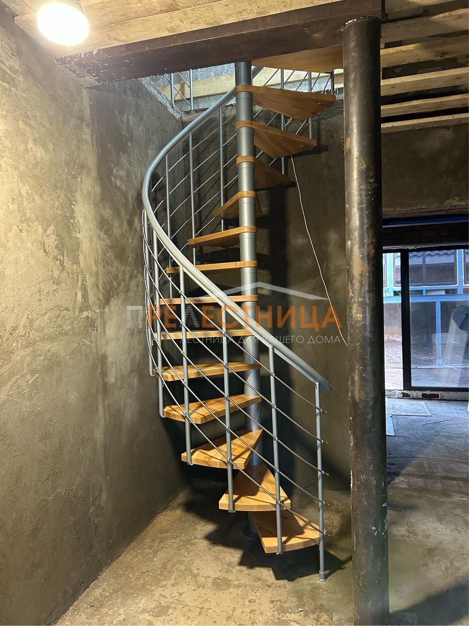 Винтовая лестница на второй этаж Dolle Style d140 RAL 9006