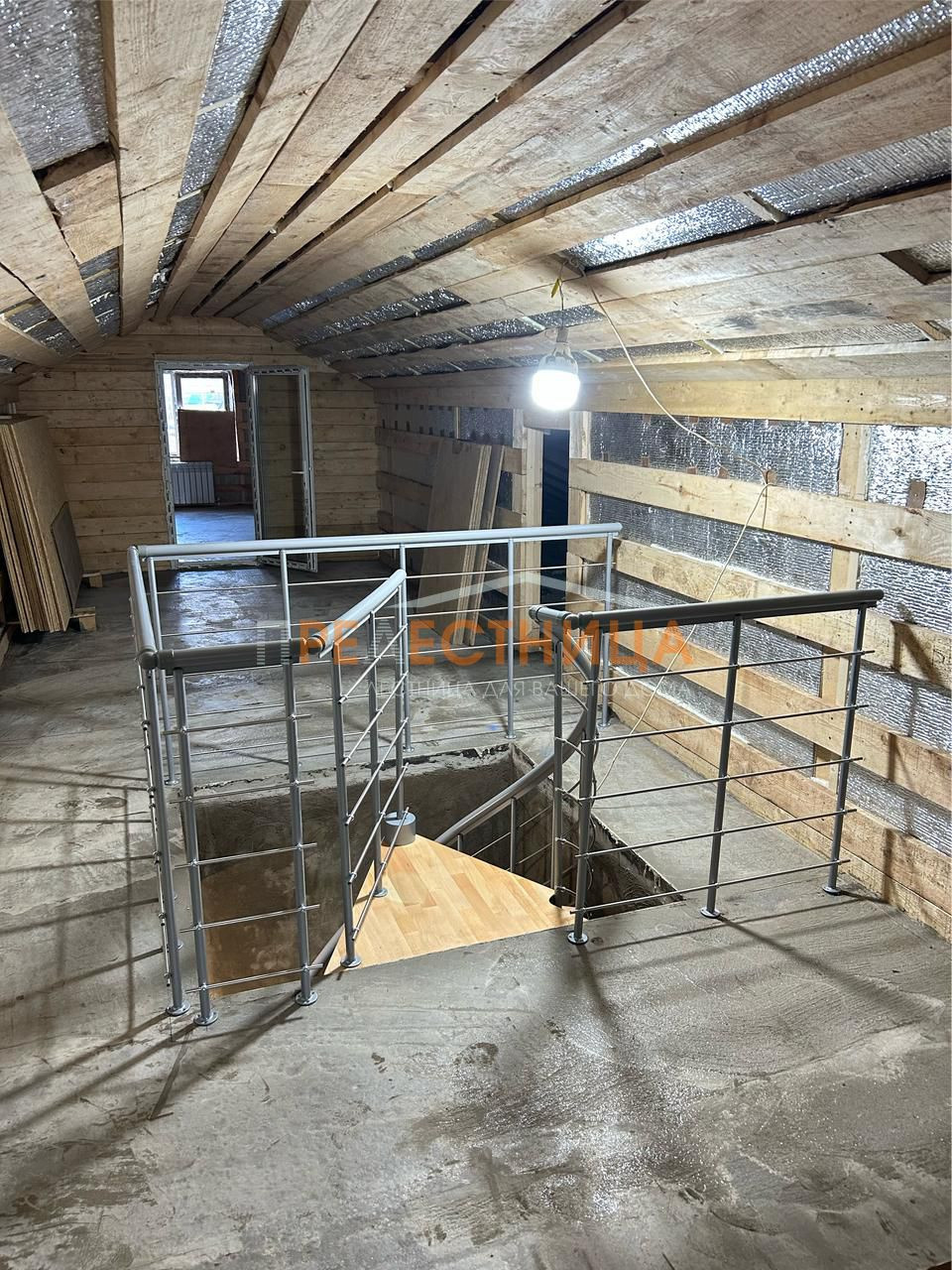 Винтовая лестница на второй этаж Dolle Style d140 RAL 9006