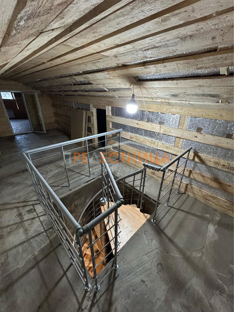 Винтовая лестница на второй этаж Dolle Style d140 RAL 9006