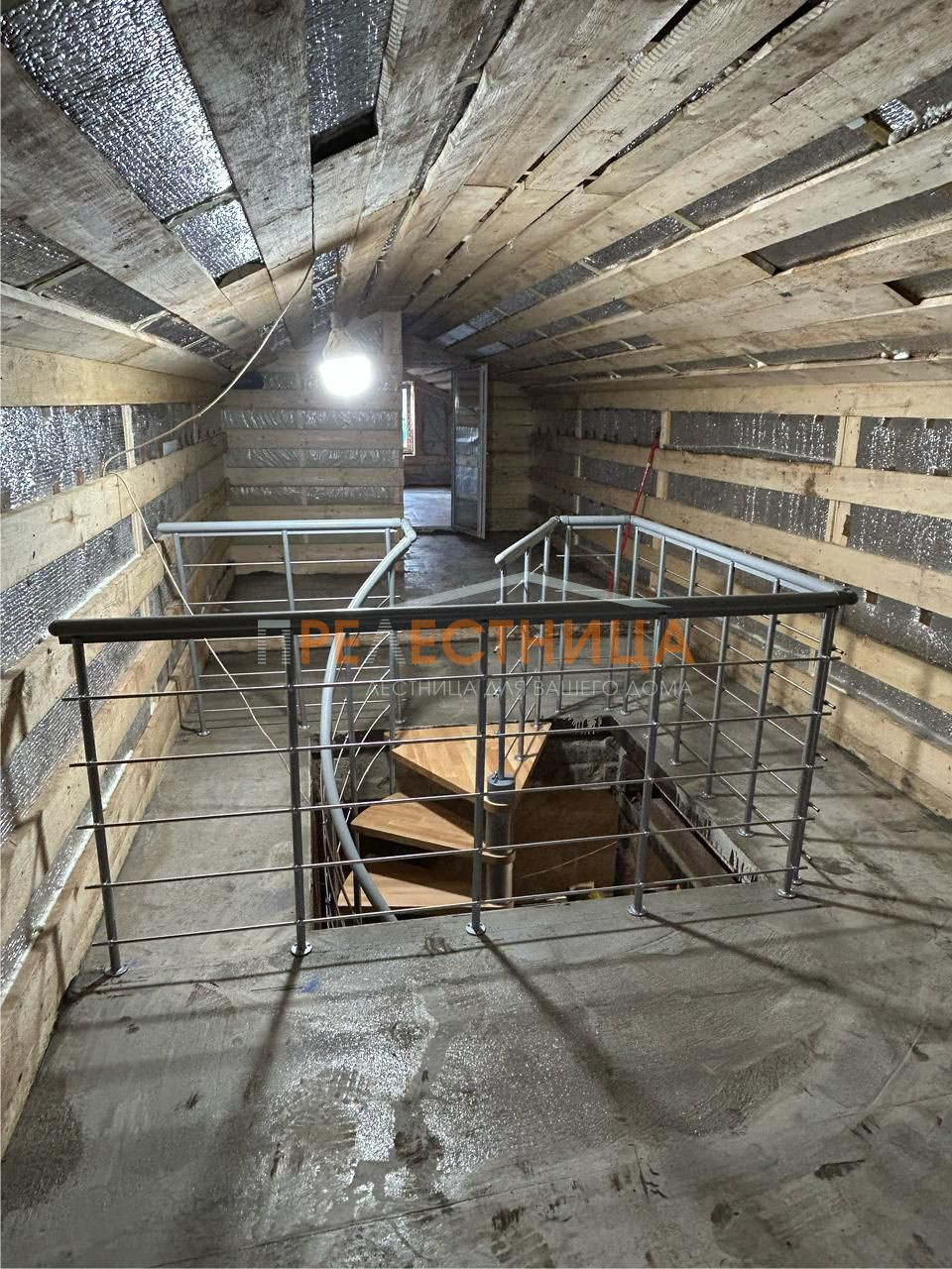 Винтовая лестница на второй этаж Dolle Style d140 RAL 9006