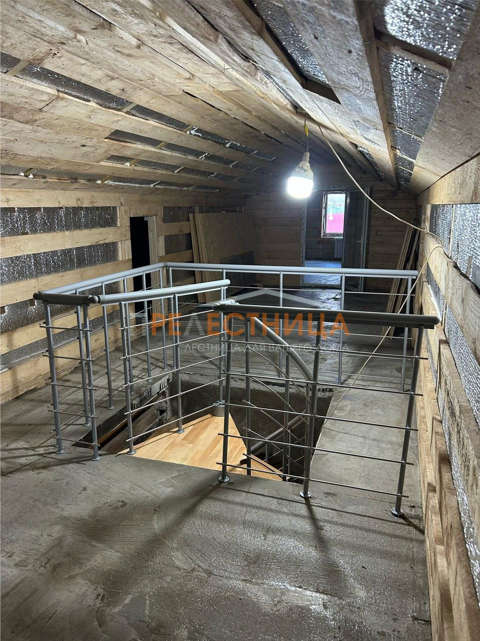 Винтовая лестница на второй этаж Dolle Style d140 RAL 9006