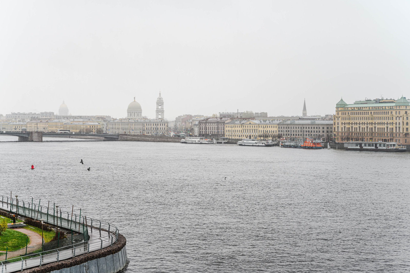 Мраморная студия в снежный день