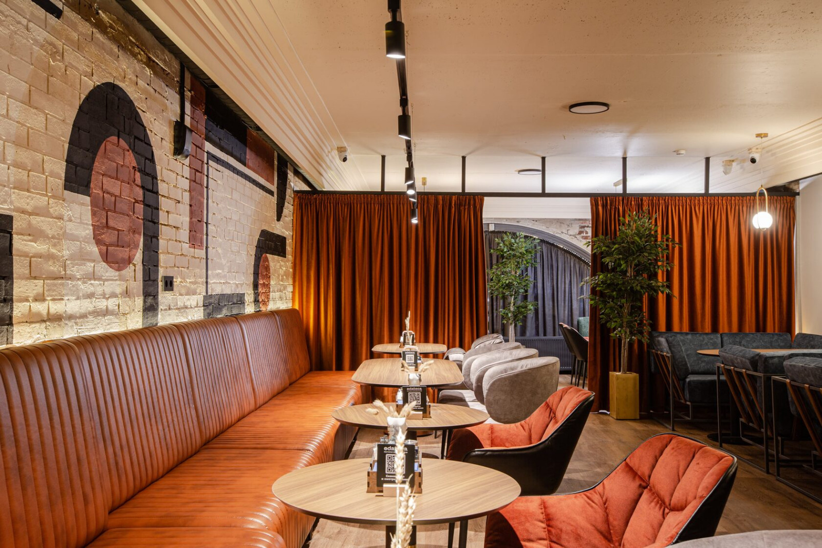 World Cuisine Restaurant "EDATECA"