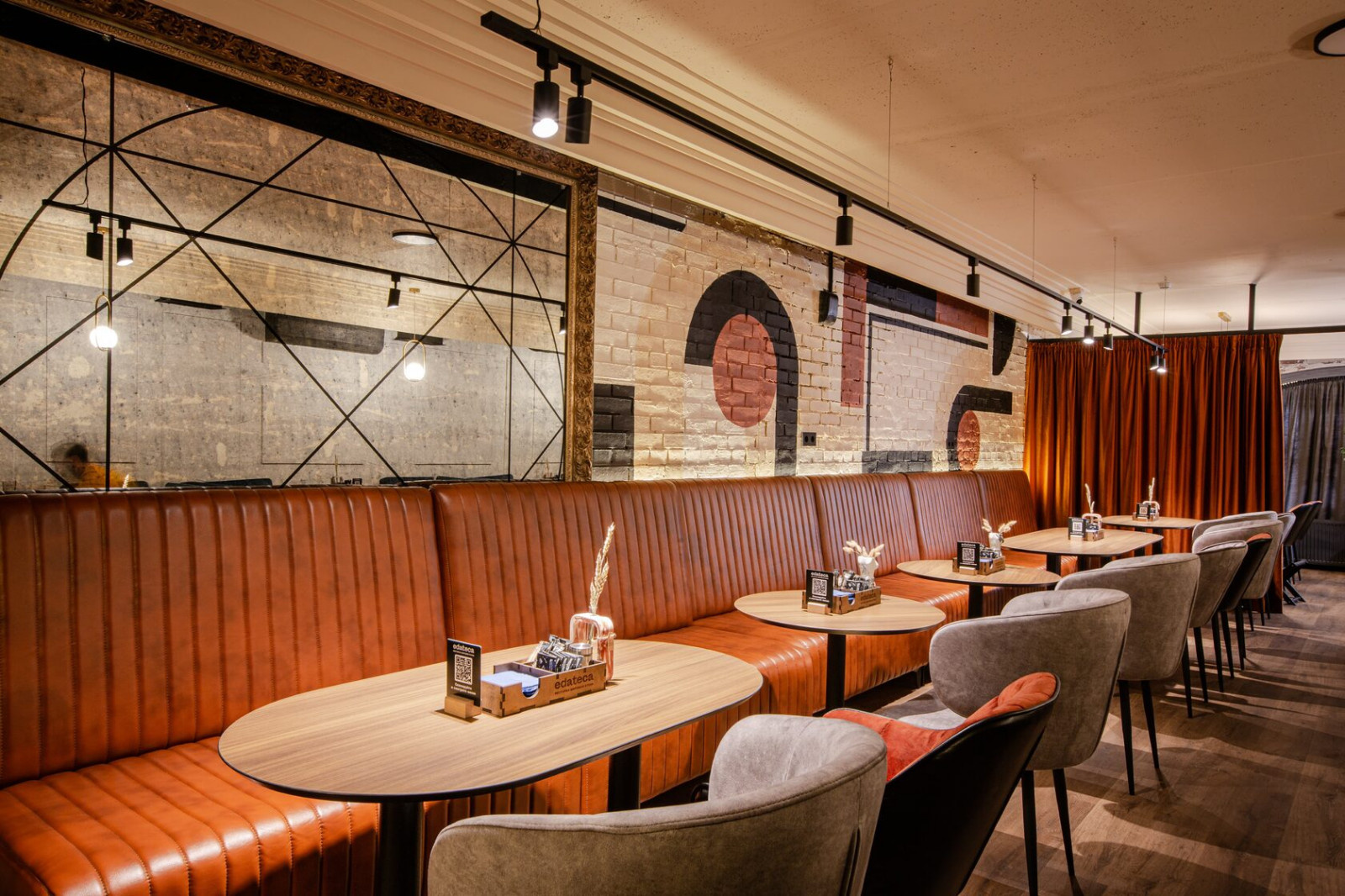 World Cuisine Restaurant "EDATECA"