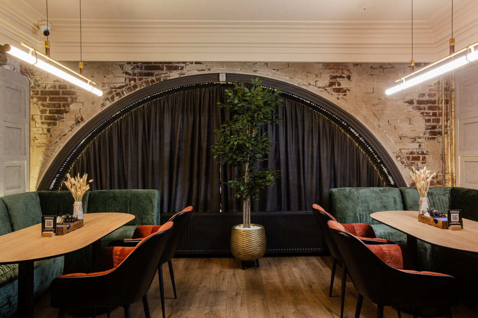 World Cuisine Restaurant "EDATECA"
