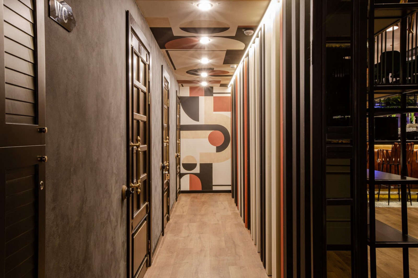 World Cuisine Restaurant "EDATECA"