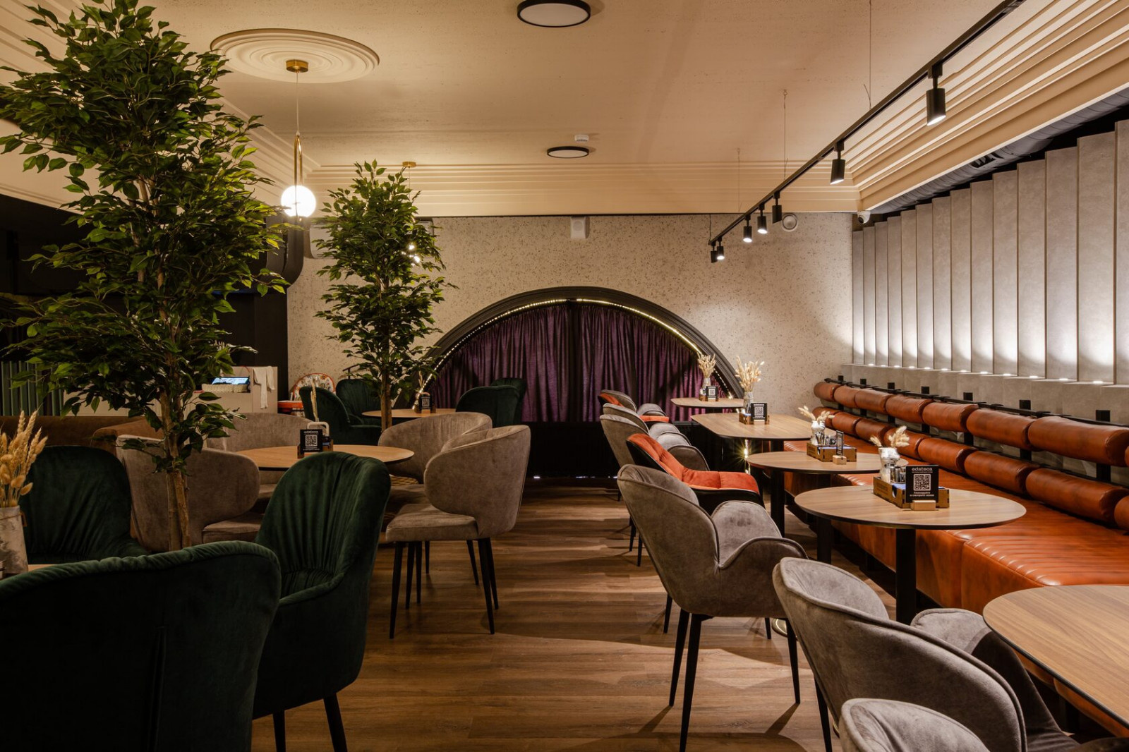 World Cuisine Restaurant "EDATECA"