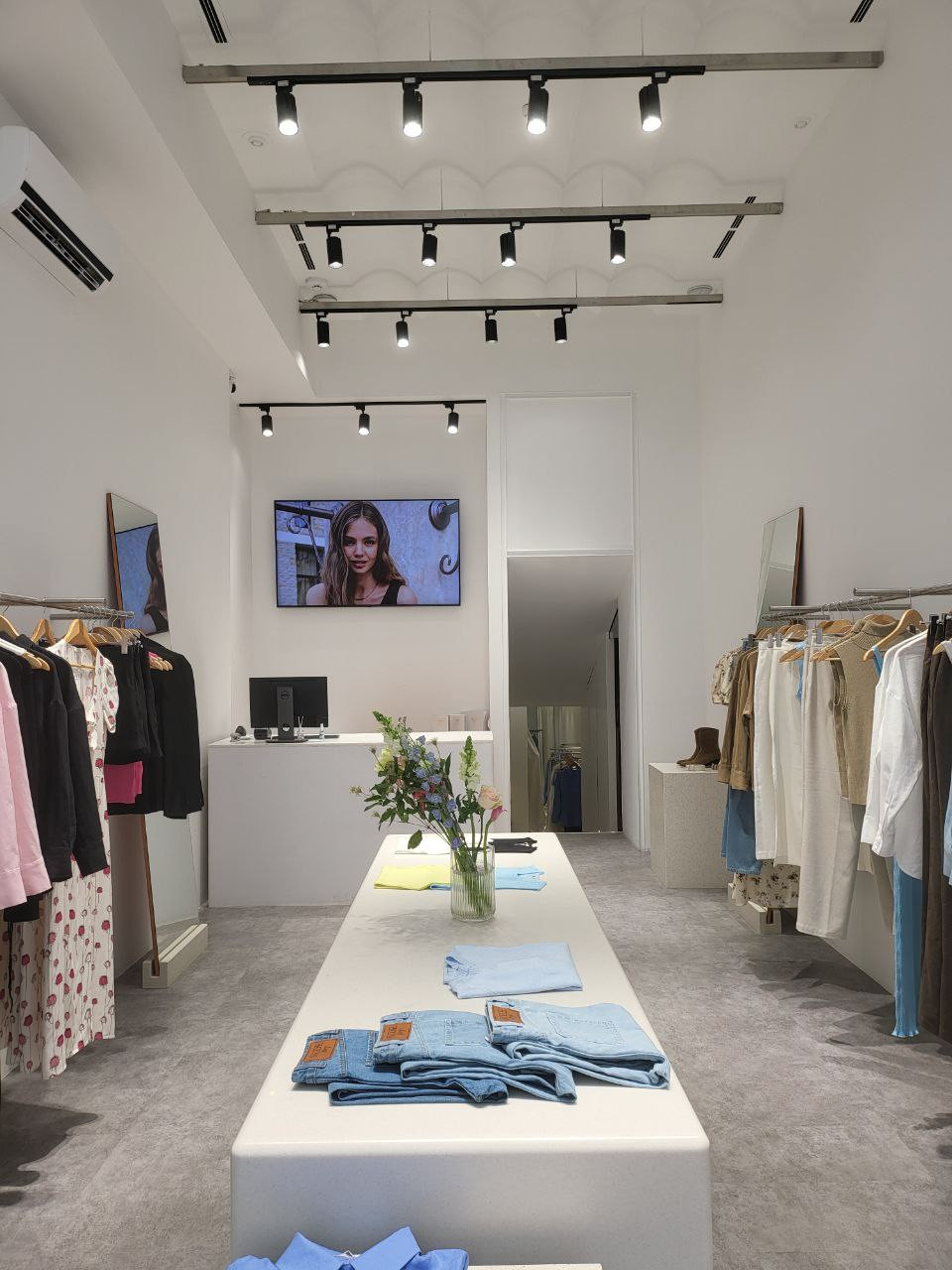 Магазин одежды «Nude Story