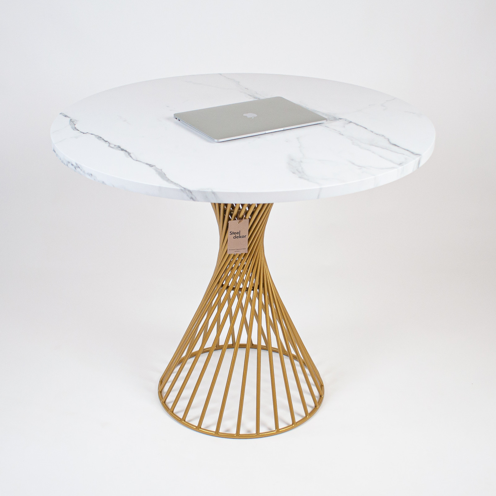 Обеденные столы