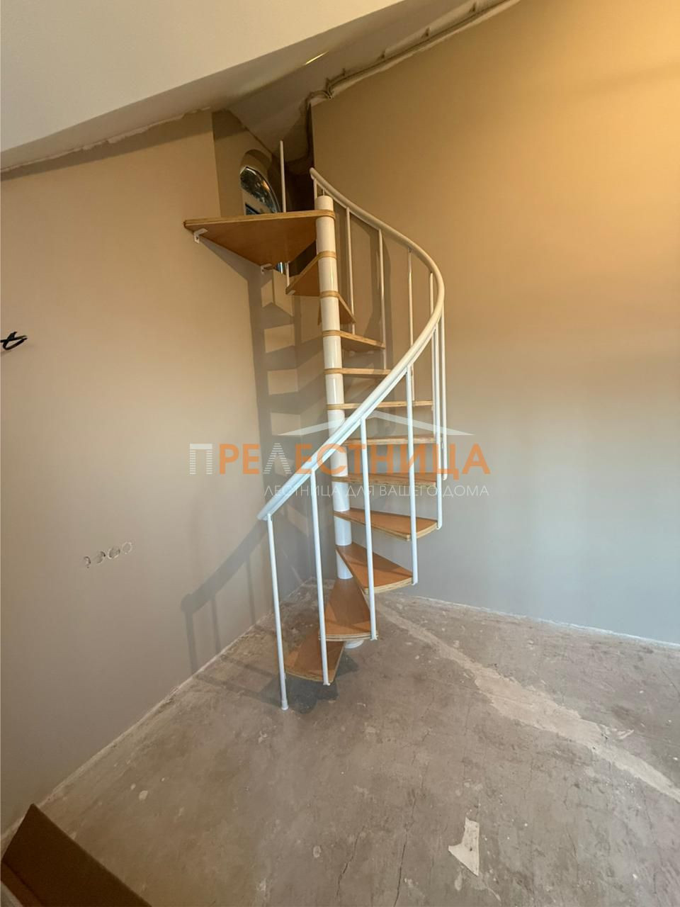 Винтовая лестница Calgary D140 white