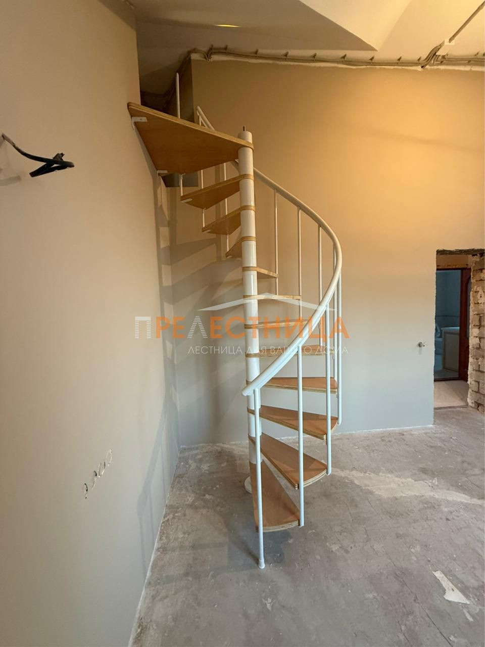 Винтовая лестница Calgary D140 white